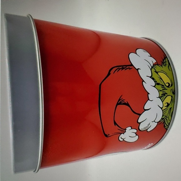 ๐๏ธ: THE GRINCH 3-PAIR CREW SOCKS IN A CAN of WHO HASH GIFT TIN - Picture 5 of 7